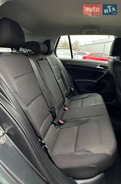 Хетчбек Volkswagen Golf 2019 в 