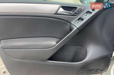 Хетчбек Volkswagen Golf 2010 в 