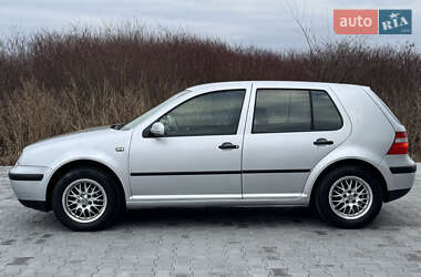 Хетчбек Volkswagen Golf 2002 в Чернівцях