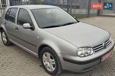 Хетчбек Volkswagen Golf 2001 в Рокитному