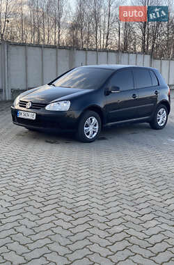 Хетчбек Volkswagen Golf 2005 в Сарнах