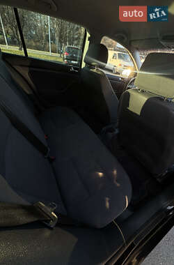 Хэтчбек Volkswagen Golf 2005 в 