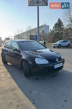 Хэтчбек Volkswagen Golf 2005 в 