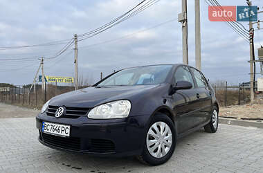 Хэтчбек Volkswagen Golf 2005 в Львове