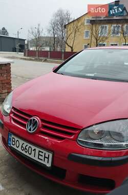 Хетчбек Volkswagen Golf 2004 в Почаєві