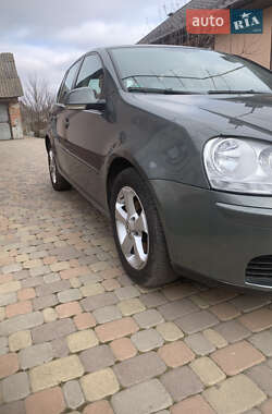 Хэтчбек Volkswagen Golf 2005 в Ровно