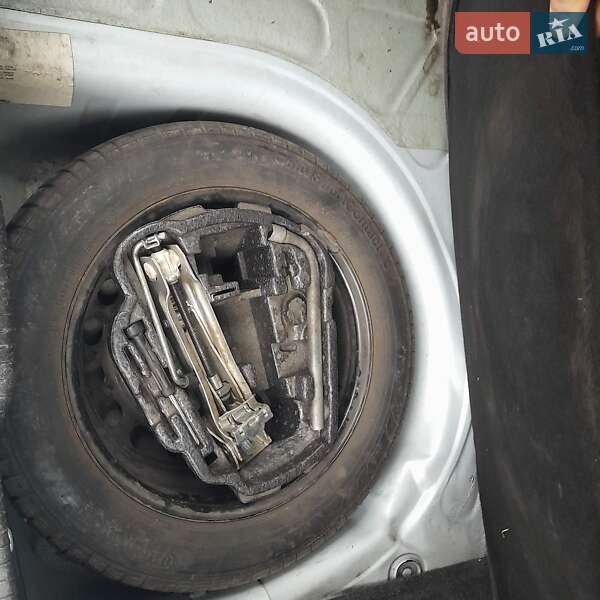 Хэтчбек Volkswagen Golf 2001 в Змиеве фото 6 Хэтчбек Volkswagen Golf 2001 в Змиеве