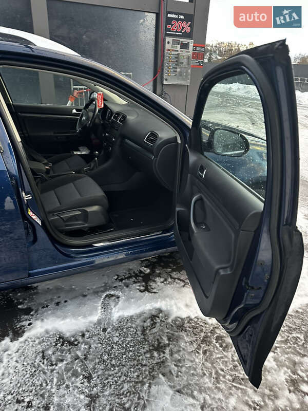 Универсал Volkswagen Golf 2011 в Долине