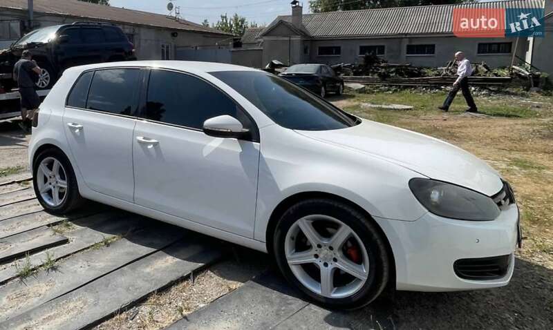 Хэтчбек Volkswagen Golf 2008 в Кропивницком