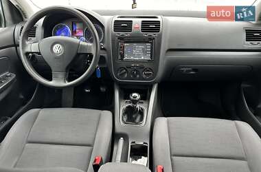 Хетчбек Volkswagen Golf 2005 в Києві