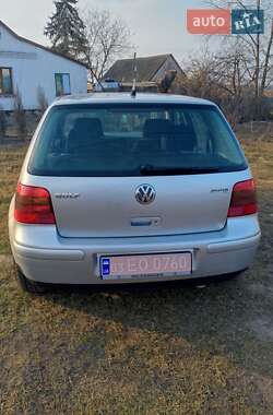 Хэтчбек Volkswagen Golf 2003 в Владимире