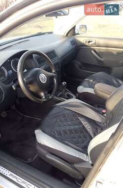 Хэтчбек Volkswagen Golf 2003 в Владимире