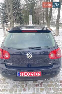 Хэтчбек Volkswagen Golf 2005 в Хороле