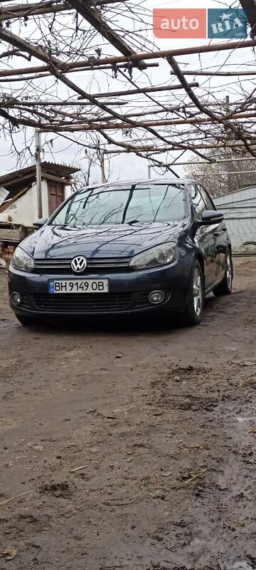 Хэтчбек Volkswagen Golf 2011 в 