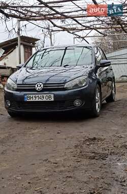 Хэтчбек Volkswagen Golf 2011 в 