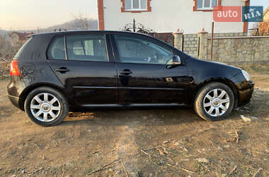 Хэтчбек Volkswagen Golf 2005 в Надворной