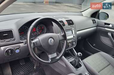 Хетчбек Volkswagen Golf 2007 в Черкасах