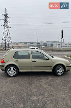 Хетчбек Volkswagen Golf 2002 в Запоріжжі