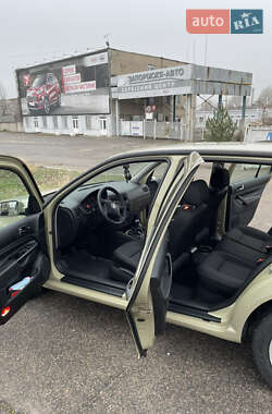 Хетчбек Volkswagen Golf 2002 в Запоріжжі