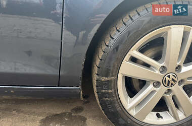Хэтчбек Volkswagen Golf 2012 в 