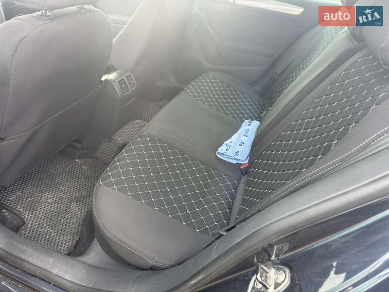 Хетчбек Volkswagen Golf 2012 в Крижополі