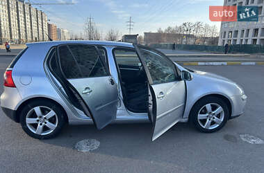 Хэтчбек Volkswagen Golf 2008 в Киеве