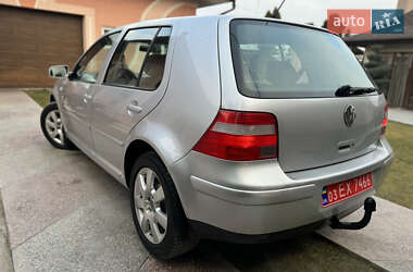 Хэтчбек Volkswagen Golf 2003 в Черновцах