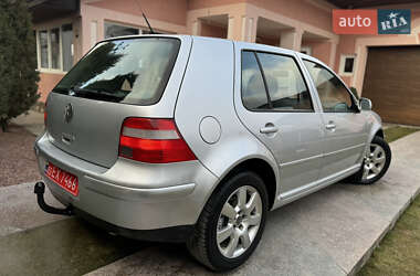 Хэтчбек Volkswagen Golf 2003 в Черновцах