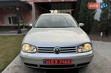 Хэтчбек Volkswagen Golf 2003 в Черновцах