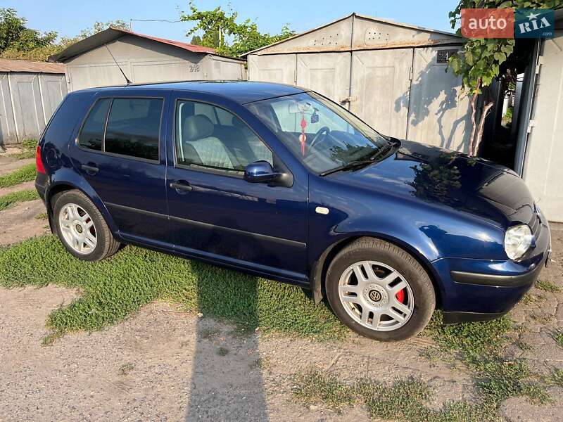 Хэтчбек Volkswagen Golf 2000 в Черкассах