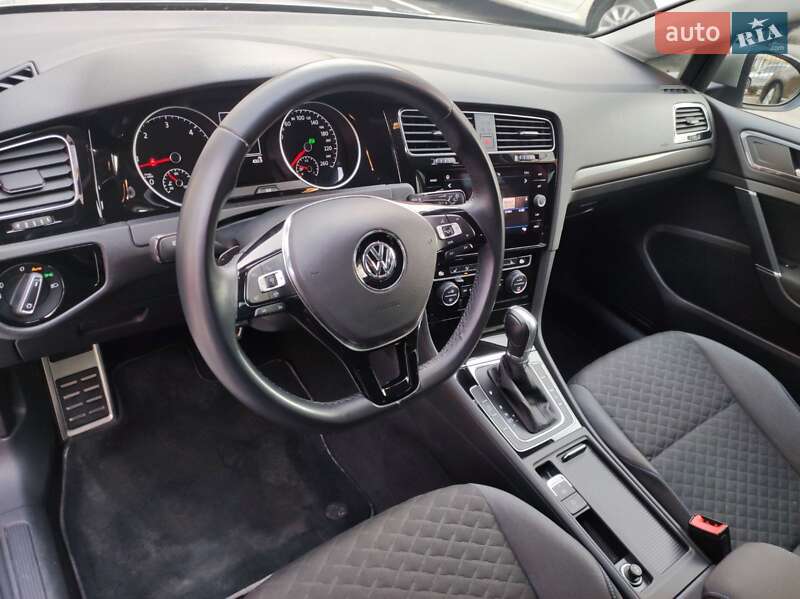 Універсал Volkswagen Golf 2018 в Тернополі