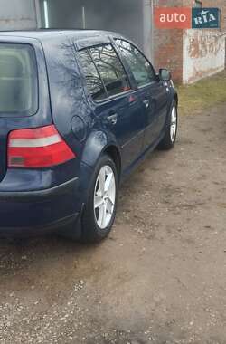 Хэтчбек Volkswagen Golf 2003 в Черновцах