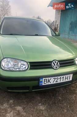 Хэтчбек Volkswagen Golf 1999 в Вараше