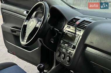 Хетчбек Volkswagen Golf 2004 в Львові