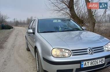 Хэтчбек Volkswagen Golf 2001 в Рогатине