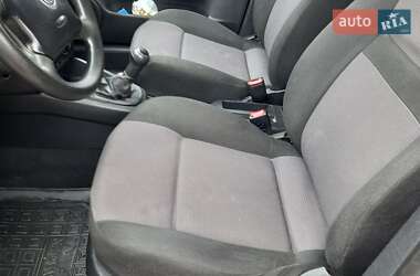 Хэтчбек Volkswagen Golf 2001 в Рогатине