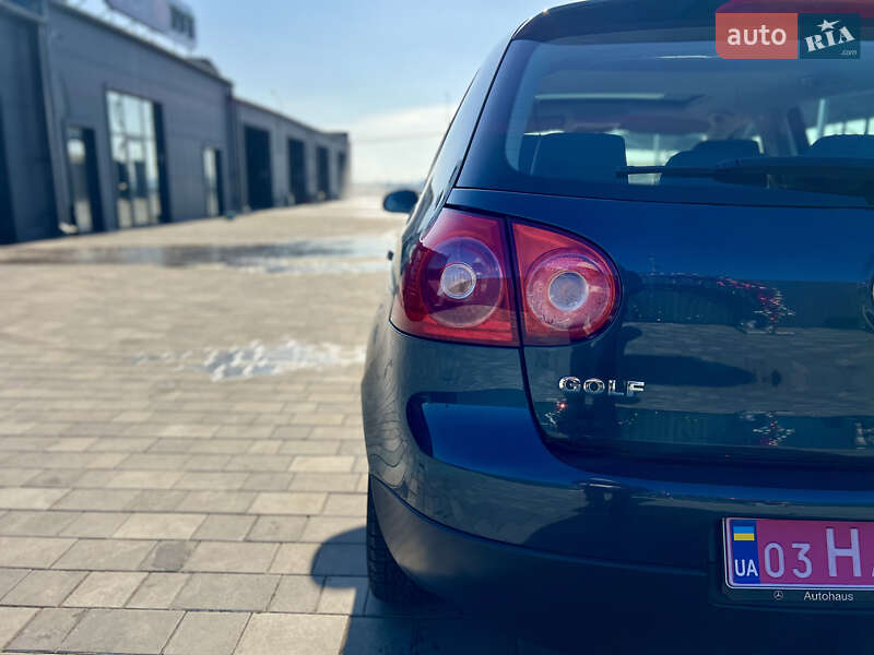 Хэтчбек Volkswagen Golf 2005 в Полтаве