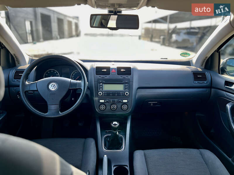 Хэтчбек Volkswagen Golf 2005 в Полтаве