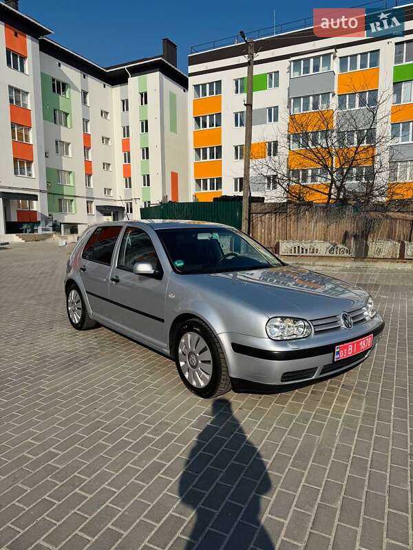 Хэтчбек Volkswagen Golf 2001 в Макарове