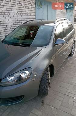 Универсал Volkswagen Golf 2009 в Сумах