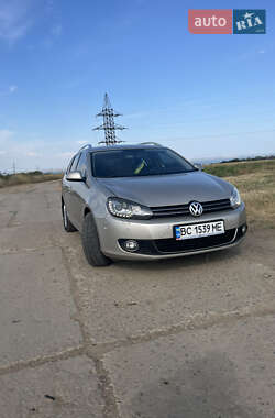 Универсал Volkswagen Golf 2012 в Староказачьем