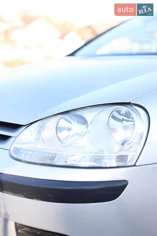 Хетчбек Volkswagen Golf 2004 в Хмельницькому