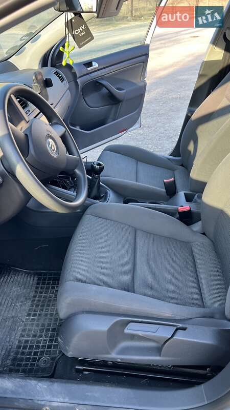 Хетчбек Volkswagen Golf 2004 в Хмельницькому