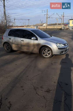 Хэтчбек Volkswagen Golf 2004 в Подольске