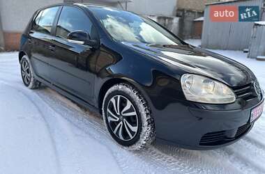 Хэтчбек Volkswagen Golf 2005 в Киеве