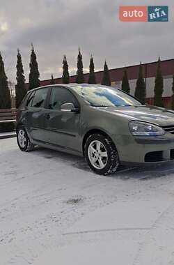 Хетчбек Volkswagen Golf 2004 в Надвірній