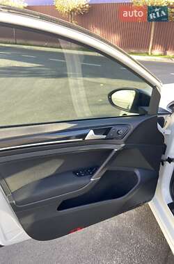 Хетчбек Volkswagen Golf 2013 в 