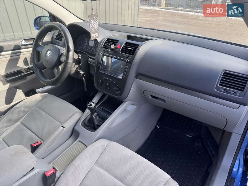 Хетчбек Volkswagen Golf 2004 в Кам'янець-Подільському