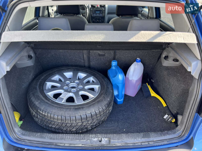 Хетчбек Volkswagen Golf 2004 в Кам'янець-Подільському