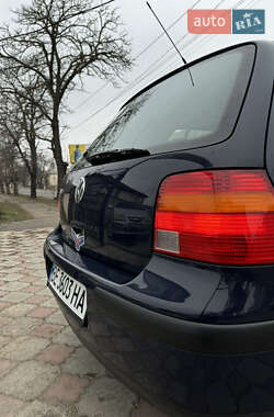 Хэтчбек Volkswagen Golf 2001 в Николаеве